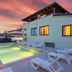 Casa Toni Large Private Pool Wifi * Valdebek